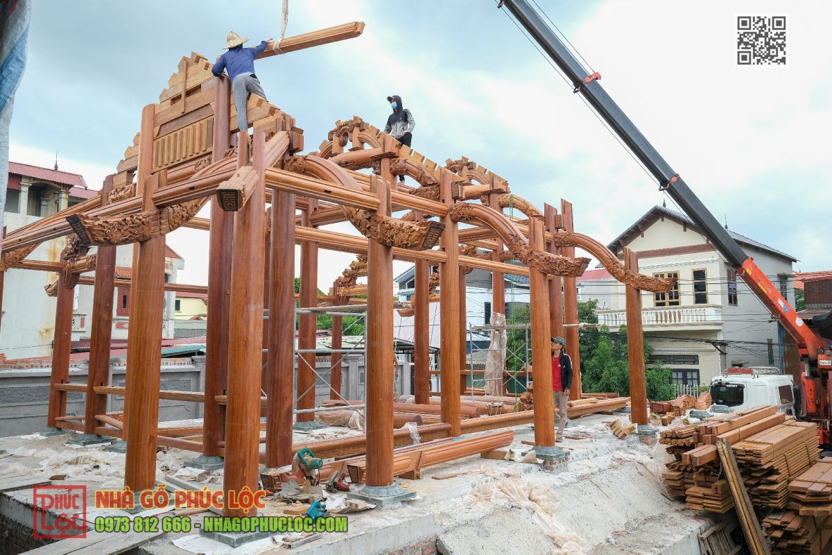 Thi công phần mái nhà gỗ
